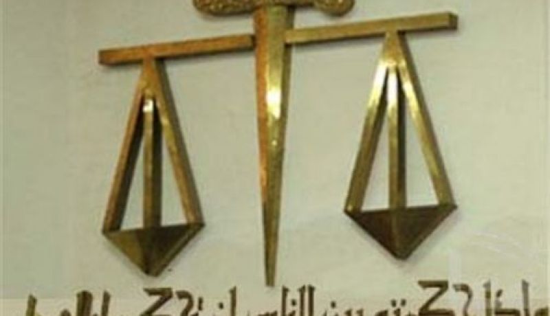 متسوّلة ترشق مقر محكمة المغير بالحجارة في الواديض