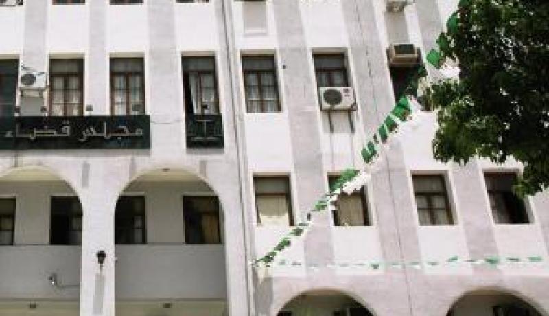 قاض متورط في محاكمات وهمية وتزوير في سجلات رسمية للقضاء