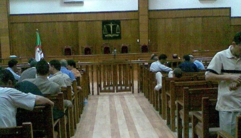 يطعن زوجته السابقة لأنها شتمته في الشارع بالبليدة