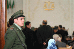 الأمير عكرمة‮ ‬يصف نفسه بالجمل ويرفض الوقوف خلال محاكمته‮ ‬