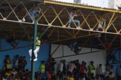 حرب المــــدرجـــــات في‮ ‬أنصــــــــاف ملاعبـــنـــــا ‮ ‬تــــفــــــــضـــــــح‮ ''‬بـــــــــريـــــــــكــــولاج‮'' ‬الفـــــــــــــــــــاف‮ ‬