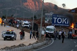جرحى في هجوم بسيارة ملغمة يستهدف قاعدة للشرطة بتركيا