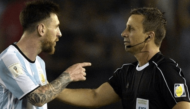 الفيفا يوقف ميسي لأربع مباريات رسمية