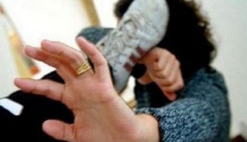 تلميذ يعتدي بالضرب علـى مديرة متوسطة بحجر الديس في عنابة