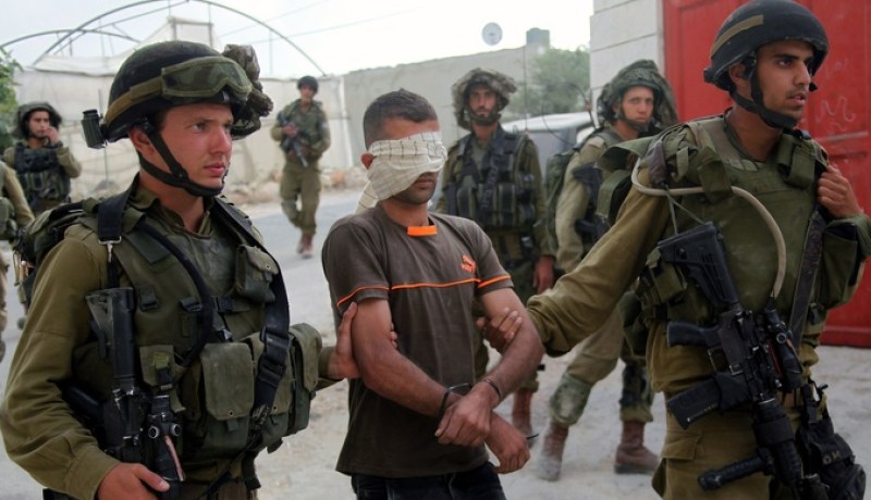 قوات الاحتلال تعتقل 10 فلسطينيين في الضفة الغربية