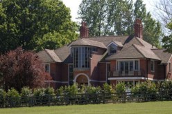 بالصور توم كروز يعرض منزلا في بريطانيا للبيع