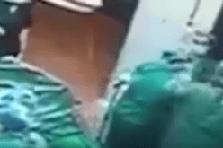 بالفيديو.. غرفة عمليات جراحية تتحول إلى حلبة ملاكمة