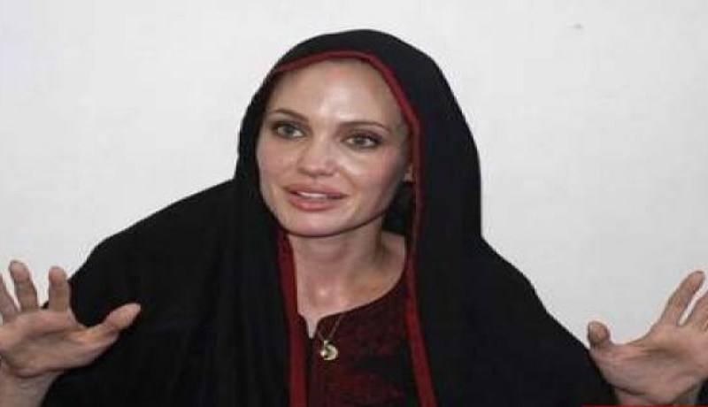 الممثلة الامريكية انجيلينا جولي ترتدي الحجاب وتهاجم الفيلم المسئ للاسلام