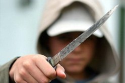 يغرزون 10 طعنات في جسمه من أجل سرقة قلادة ذهبية في العاصمة