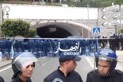 بالفيديو والصور.. غلق “غار الحراك” أمام المتظاهرين لأسباب أمنية