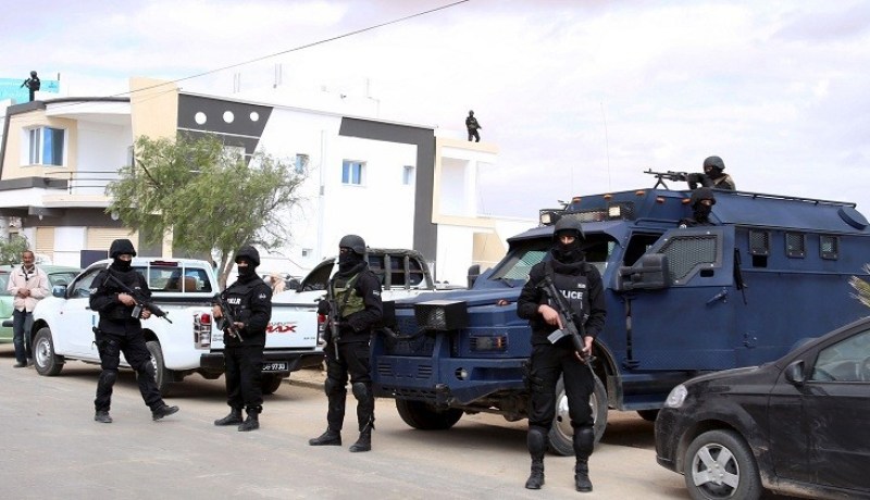 إصابة 4 عسكريين بانفجار لغم غربي تونس