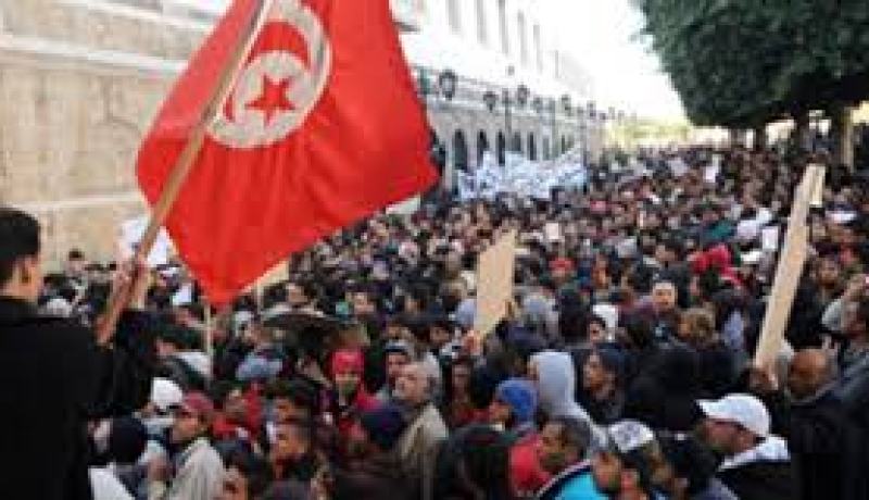 تظاهرة تونسية تندد بالتهديدات الأميركية والغربية لسوريا