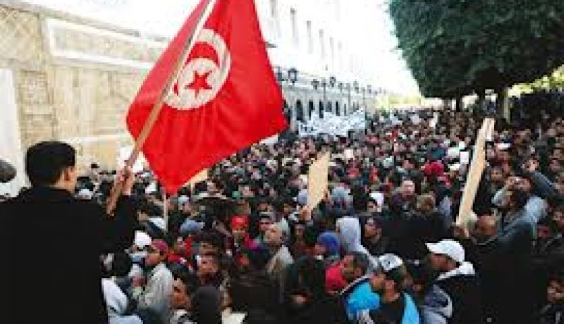 فيتش لا تستبعد خفض تصنيف تونس
