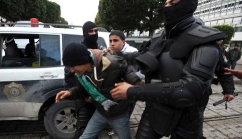 مقتل شرطى واعتقال 375 شخصًا باضطرابات تونس الأخيرة