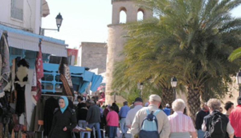 1.2 مليون سائح جزائري من مجموع 6 ملايين سائح بتونس…السائح الجزائري ينقذ “السياحة التونسية” ويتلقى خدمات على مزاجه الخاص