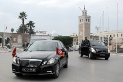 ‮003 ‬شرطي‮ ‬يعترضون سيارة الرئيس التونسي