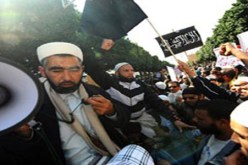 الشرطة التونسية تطلق الغاز المسيل للدموع على محتجين إسلاميين