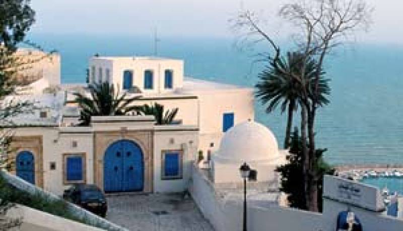الجزائريون في تونس.. سياح بمزاج خاص جدا