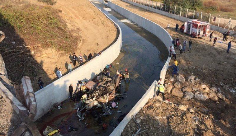 مقتل 15 مهاجرًا غير شرعي في حادث سير غرب تركيا