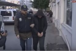 بالفيديوالشرطة التركية تعتقل مواطنين روس تقول إنهم على صلة بتنظيم الدولة الإسلامية