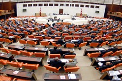 تركيا تحد من سلطات القضاء لاستجواب مسؤولي المخابرات