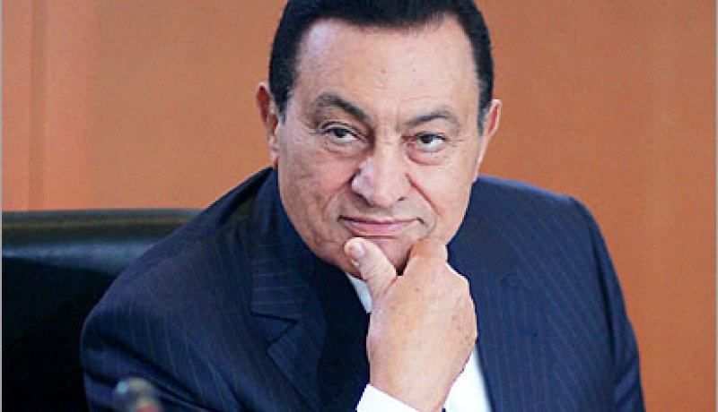 حسني مبارك يحذّر الجزائر