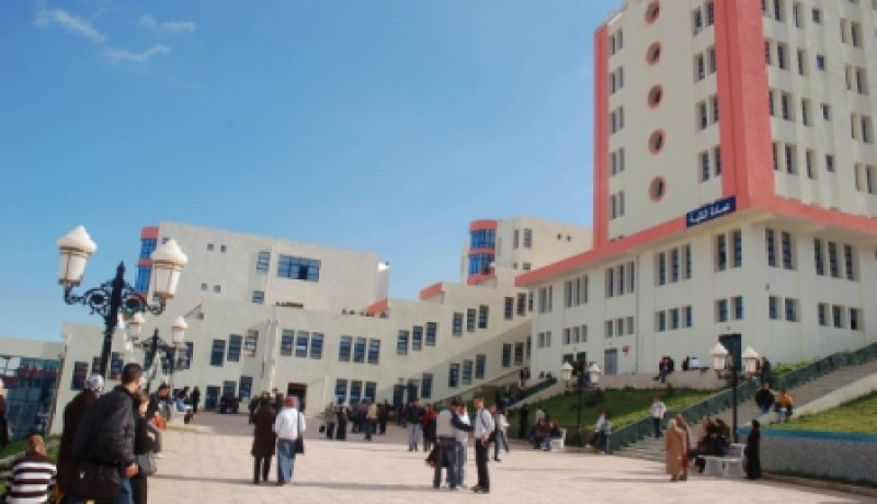 أول صالون للكتاب الجامعي