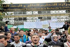 تجمع المئات من الطلبة أمام جامعة الجزائر