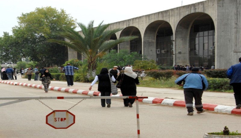 تسليم شهادات التخرّج للطلبة الناجحين في الإمتحانات الشاملة هذا الشهر
