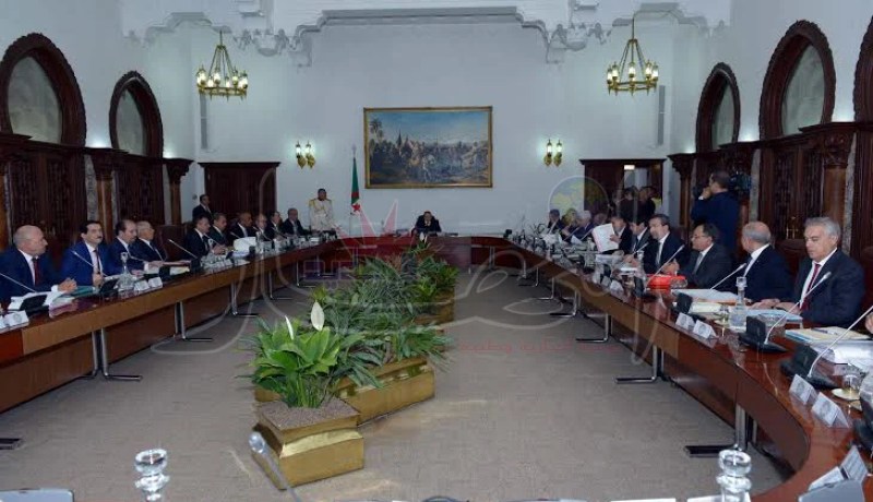 استحداث عشر مقاطعات إدارية في عدة ولايات بالجنوب