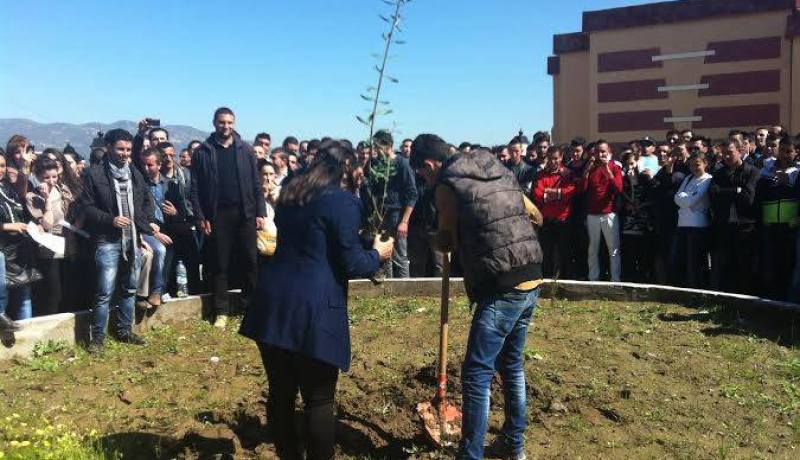 طلاب جامعة باستوس في تيزي وزو ينددون بالتهديدات التى تلقاها عشيقين