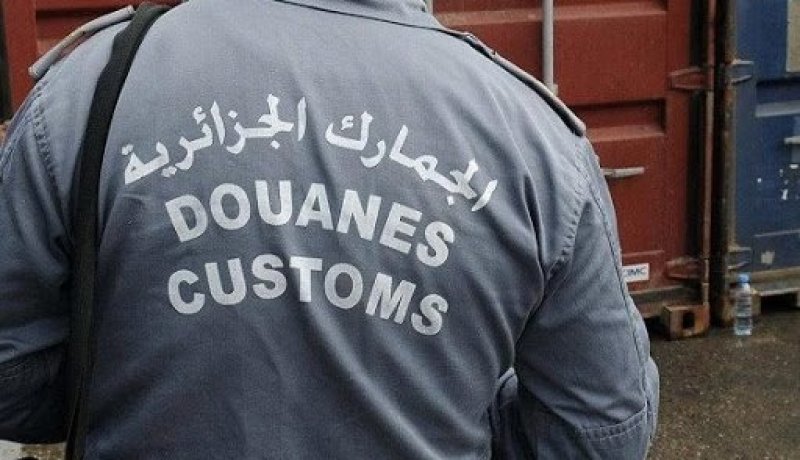 إيداع المفتش الرئيسي للجمارك بميناء وادي السمار الحبس ووضع 5 إطارات تحت الرقابة القضائية