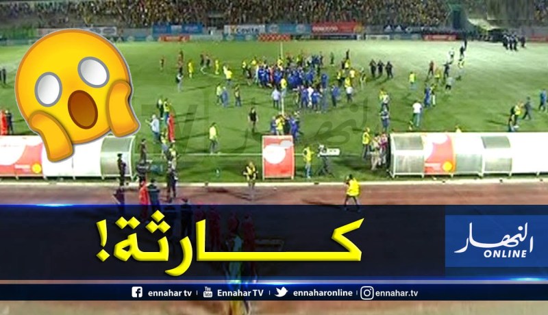 بالفيديو والصور.. أنصار الشبيبة يقتحمون أرضية الميدان والحكم يوقف اللقاء!