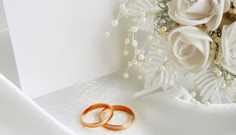 صاحب الهمّة العالية سيتوجّك جوهرة غالية.. كوني نور عيني في الحياة أهديك كل المسّرات