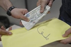 جيجل: توقيف موظف بتهمة تلقي رشوة