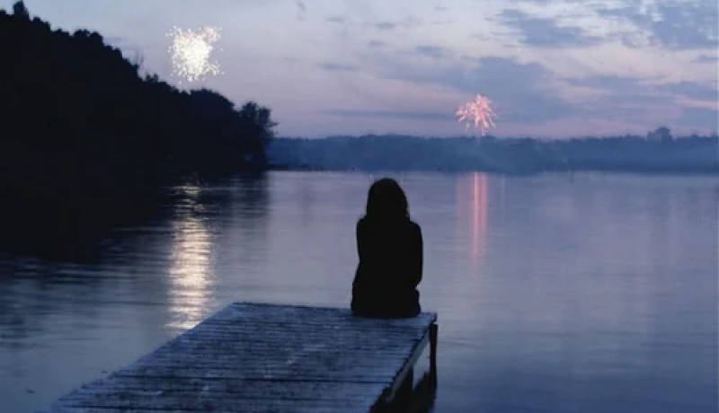 بتّ أحسّ أنني لست فتاة أحلامه..ماضي زوجي يقتلني