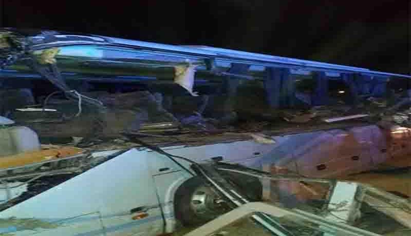بالصور..قتيل و7 جرحى في اصطدام شاحنة بحافلة بباتنة