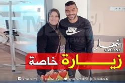 سوداني يتلقى زيارة من والدته بعد العملية الجراحية