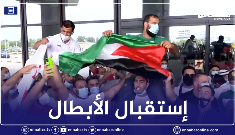 بالفيديو.. فتحي نورين يحظى بإستقبال الأبطال في الجزائر رغم إنسحابه