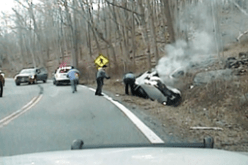 بالفيديو إنقاذ بطولي لسيدة انقلبت سيارتها قبل لحظات من انفجارها