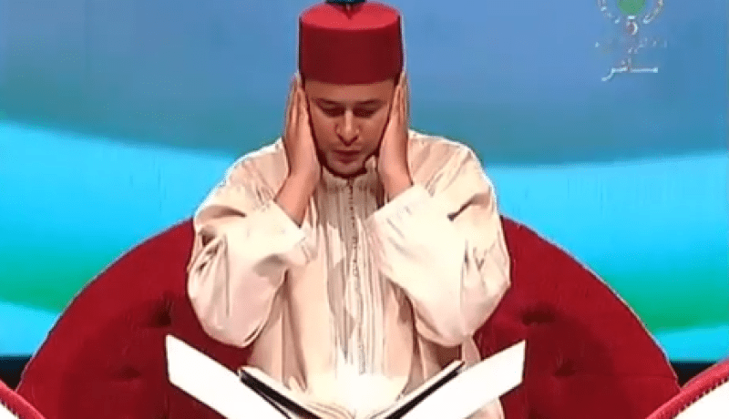 فائز مغربي في مسابقة تاج القرآن يتهم التلفزيون الجزائري باختلاس جائزته