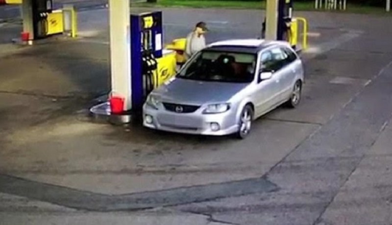 بالفيديو.. سائق يدهس عاملة في محطة وقود ويهرب