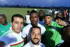 بالفيديو والصور.. هذا ما فعله مناصرو الخضر بعد رفض اللاعبين إلتقاط صور معهم