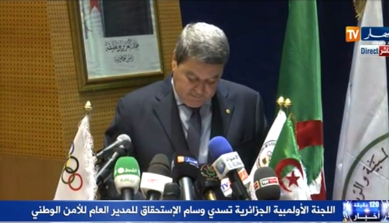 بالفيديو.. اللجنة الأولمبية تسدي ويسام الاستحقاق للواء عبد الغاني هامل