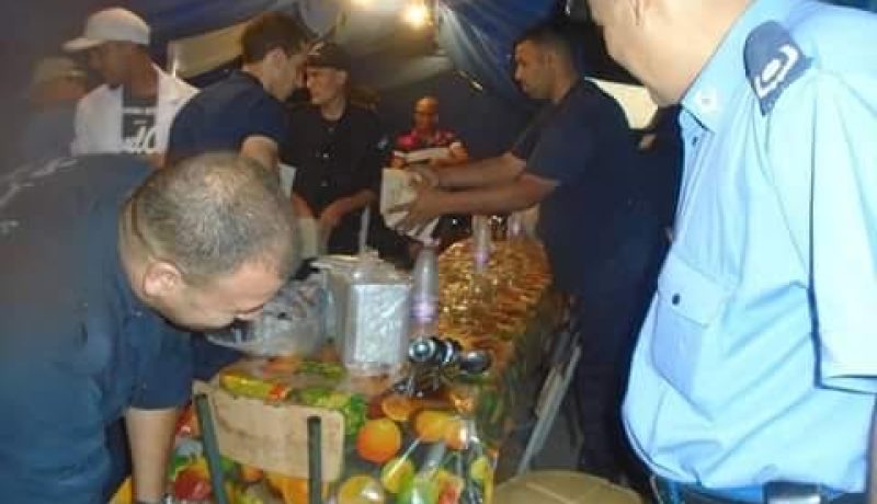 بالصور أمن ولاية الأغواط يفتح خيمة إفطار لمستعملي الطريق السريع