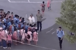 بالفيديو مدير يضرب التلاميذ بوحشية في مدرسة بسطيف