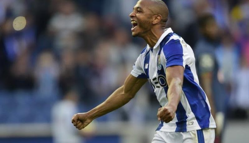 بورتو لايمانع في رحيل براهيمي وايفرتون ووست هام يتنافسان عليه