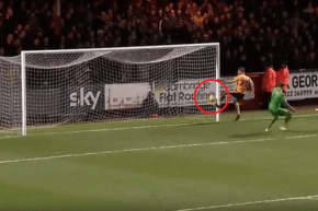 بالفيديو… فريق يتلقى نفس الهدف 3 مرات أمام نفس المنافس