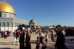 الإحتلال يمنع آلاف الفلسطنيين من أداء صلاة العيد في المسجد الأقصى