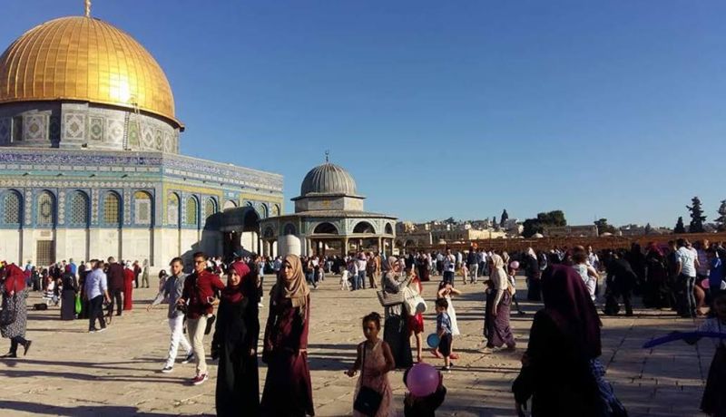 الإحتلال يمنع آلاف الفلسطنيين من أداء صلاة العيد في المسجد الأقصى